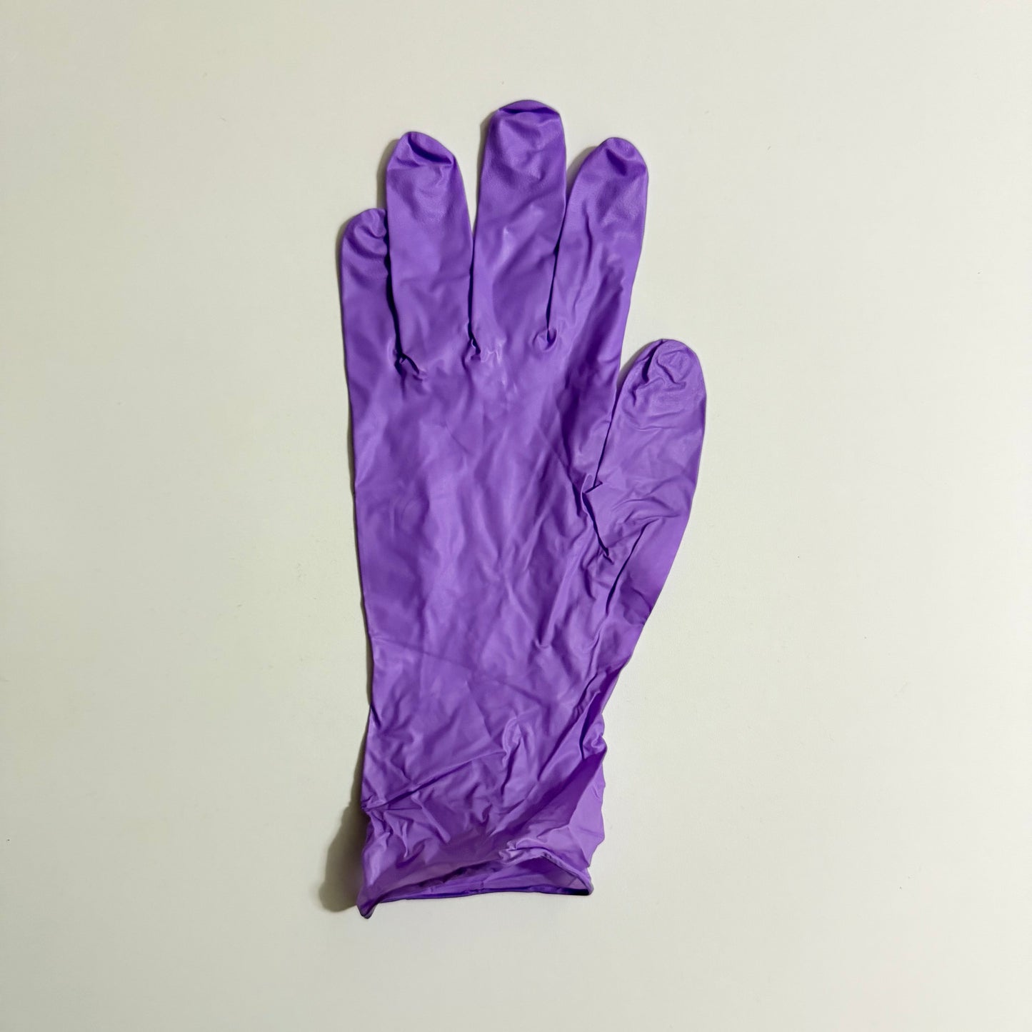 Lila nitrile gloves for dentists and dental supply wholesalers