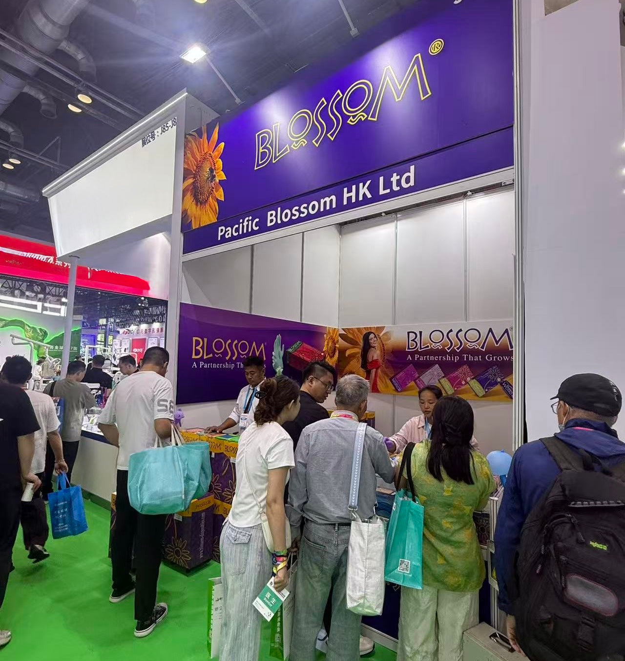 Pacific Blossom HK LImited Tradeshow Sino-Dental Beijing, China2026, Disposable gloves